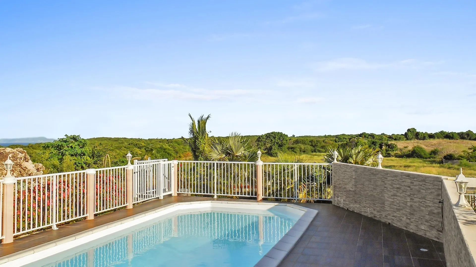 Spacious Ground-Floor Apartment In Grand-Terre, Guadeloupe With Privat Saint-Francois  Guadalupa