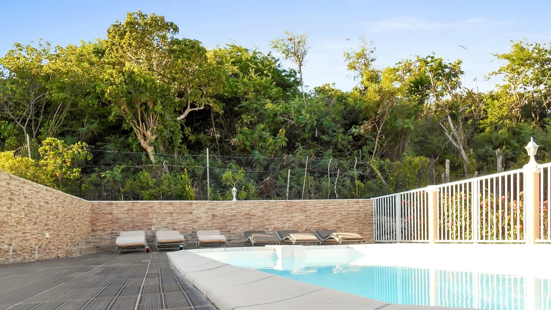 Spacious Ground-Floor Apartment In Grand-Terre, Guadeloupe With Privat Saint-Francois  Guadalupa