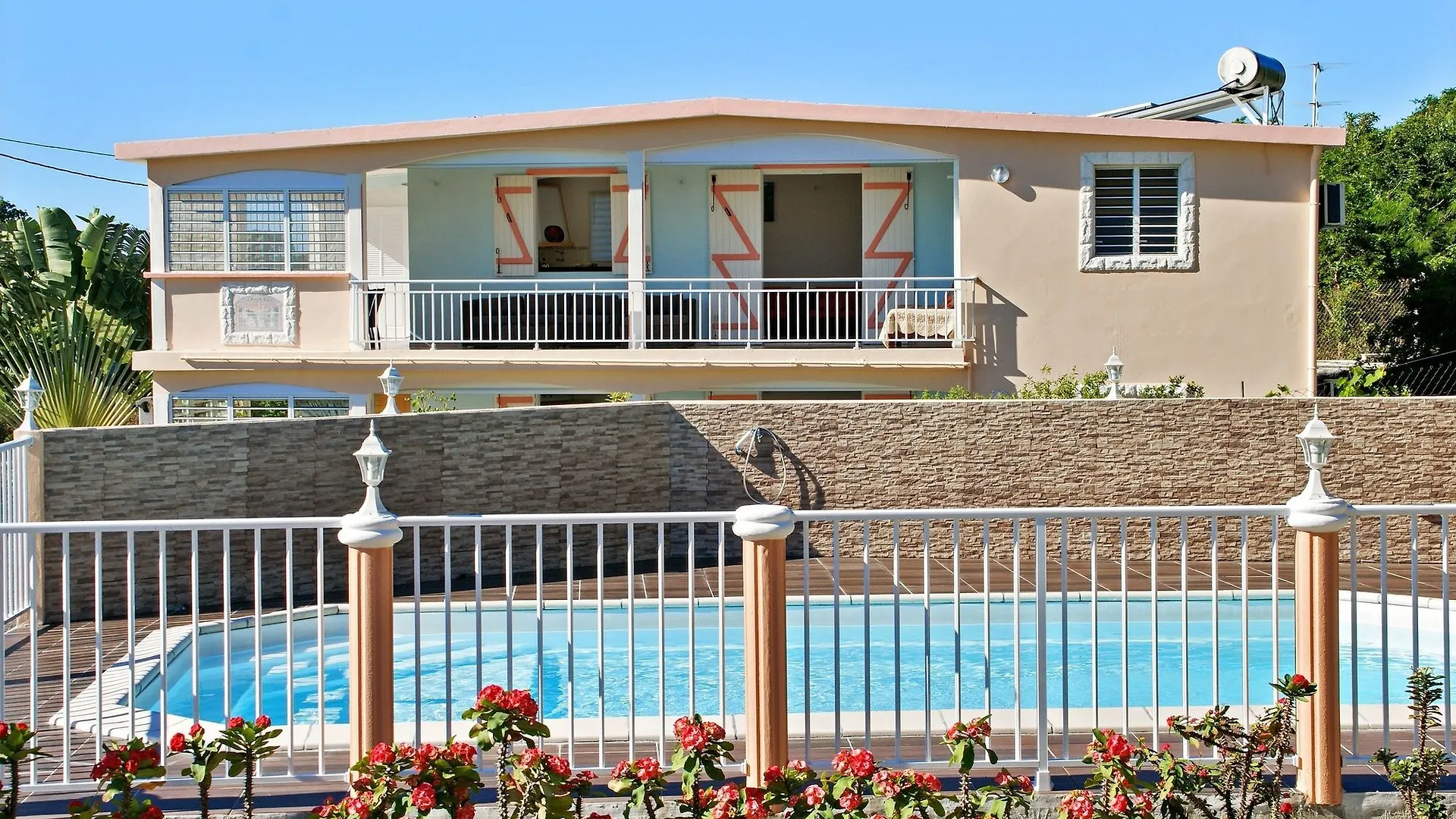 Spacious Ground-Floor Apartment In Grand-Terre, Guadeloupe With Privat Saint-Francois